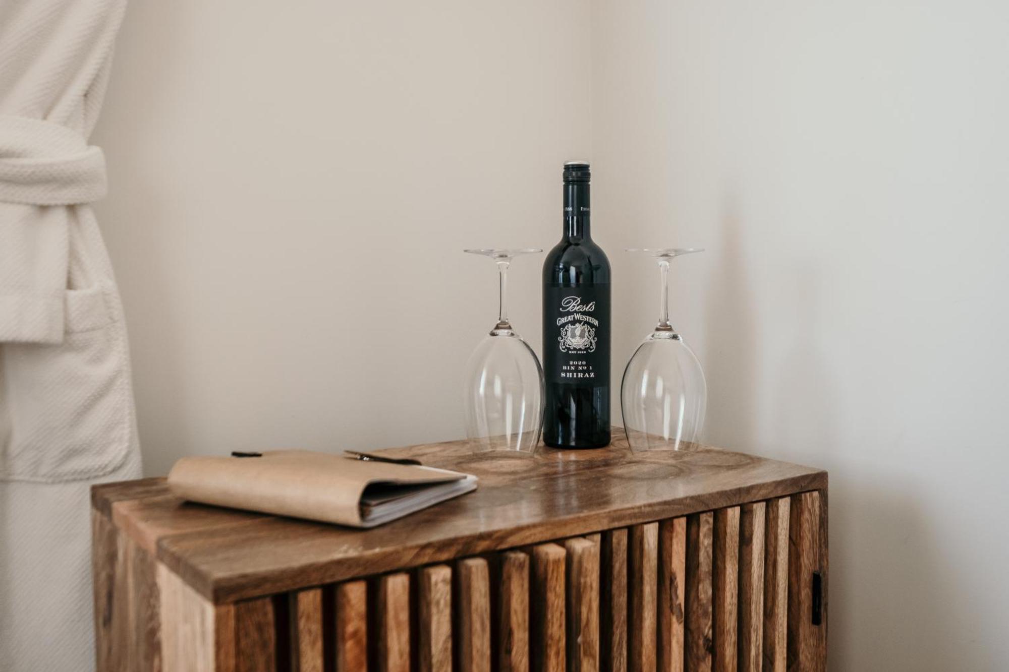 The Oak & Anchor Hotel Port Fairy Exterior photo A bottle of wine