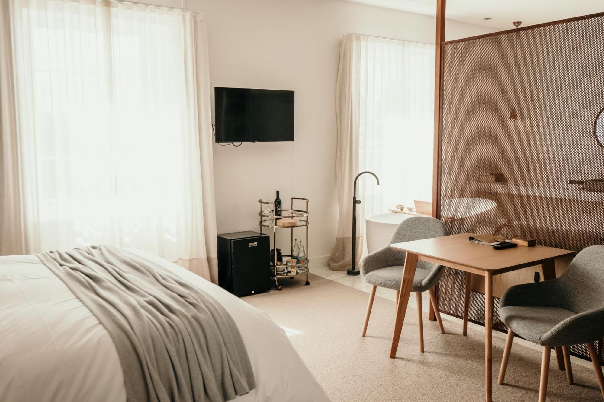 The Oak & Anchor Hotel Port Fairy Exterior photo A room at the hotel