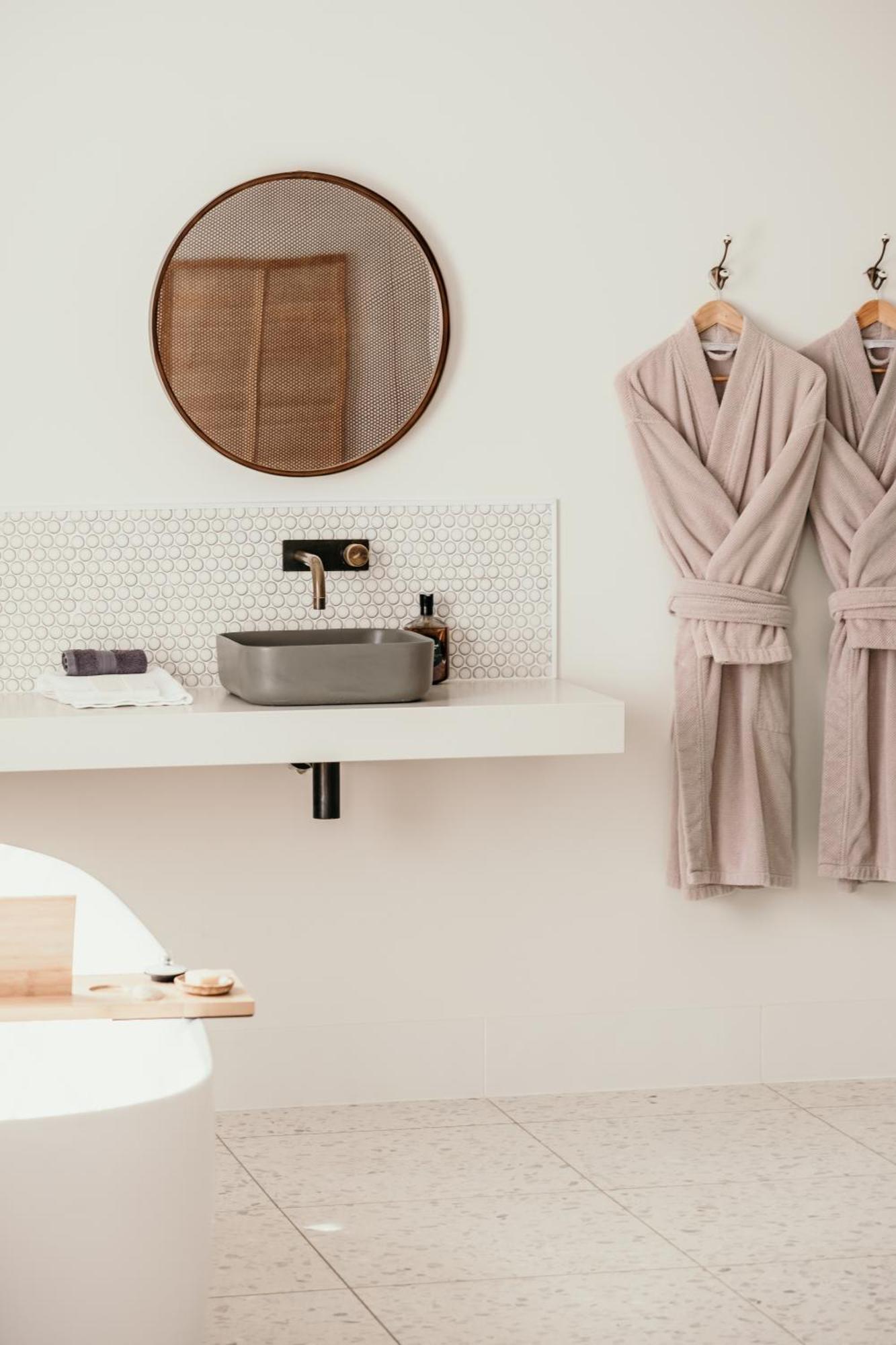 The Oak & Anchor Hotel Port Fairy Exterior photo Bathroom