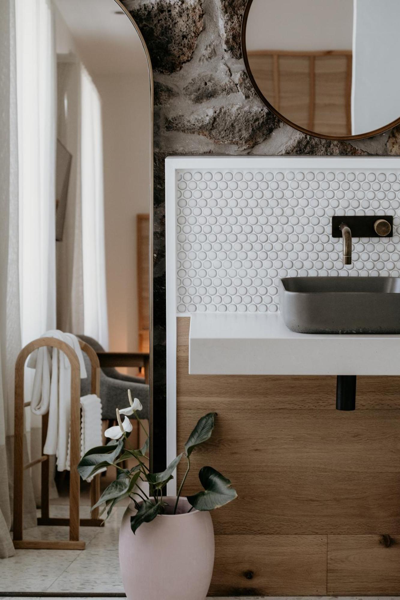 The Oak & Anchor Hotel Port Fairy Exterior photo Bathroom