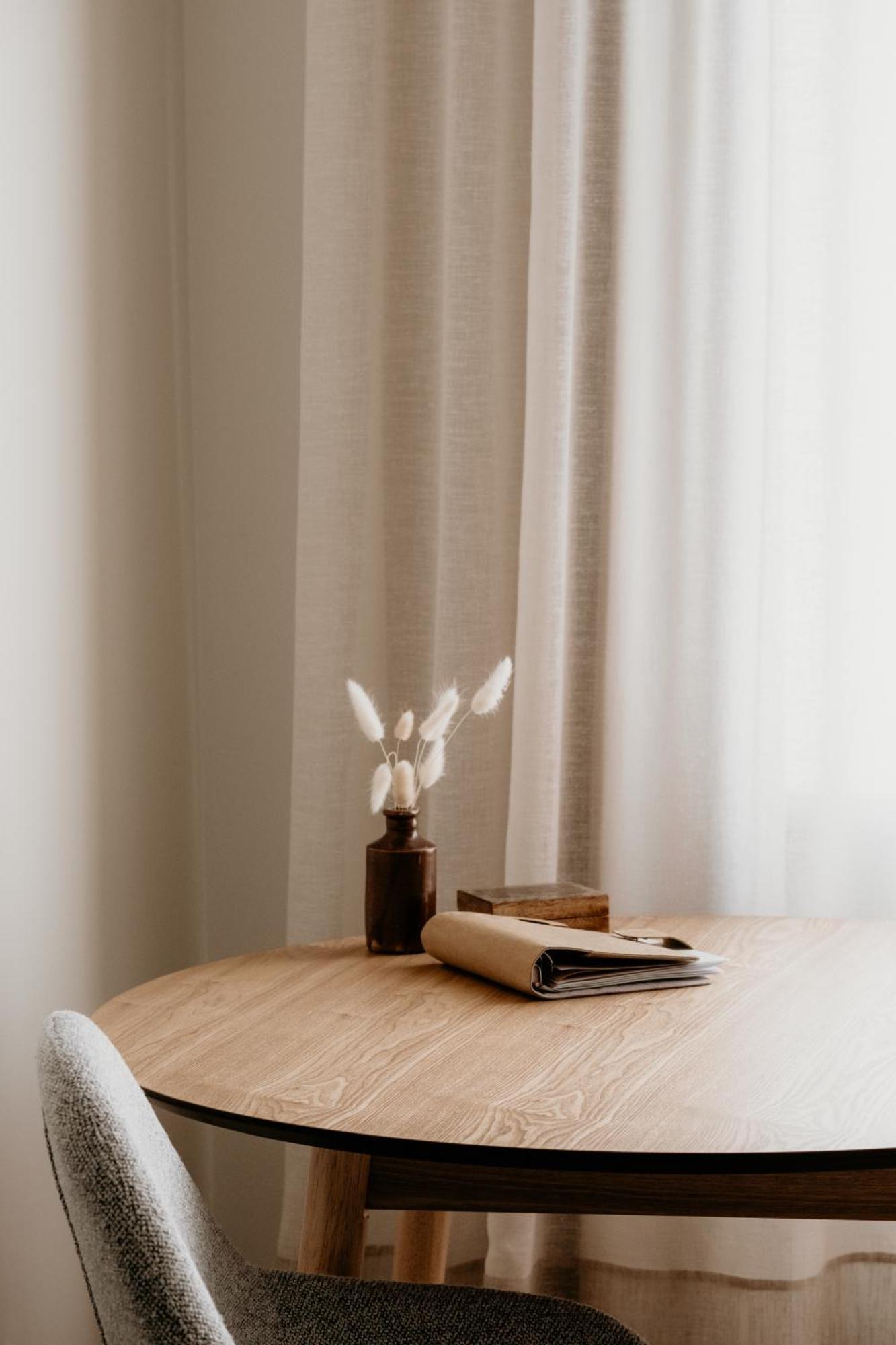 The Oak & Anchor Hotel Port Fairy Exterior photo Curtain made of linen