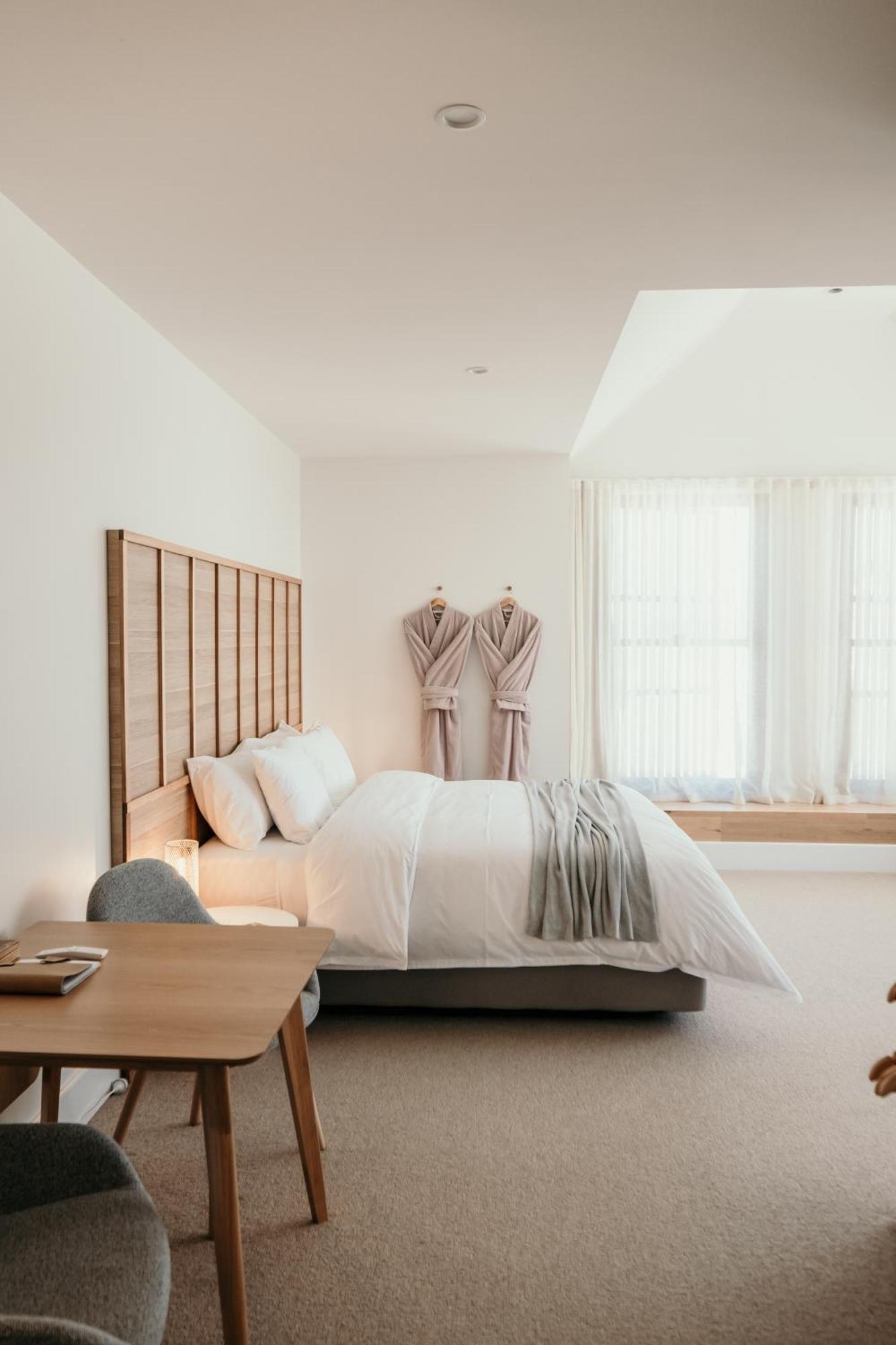 The Oak & Anchor Hotel Port Fairy Exterior photo A bedroom at the 1766 House