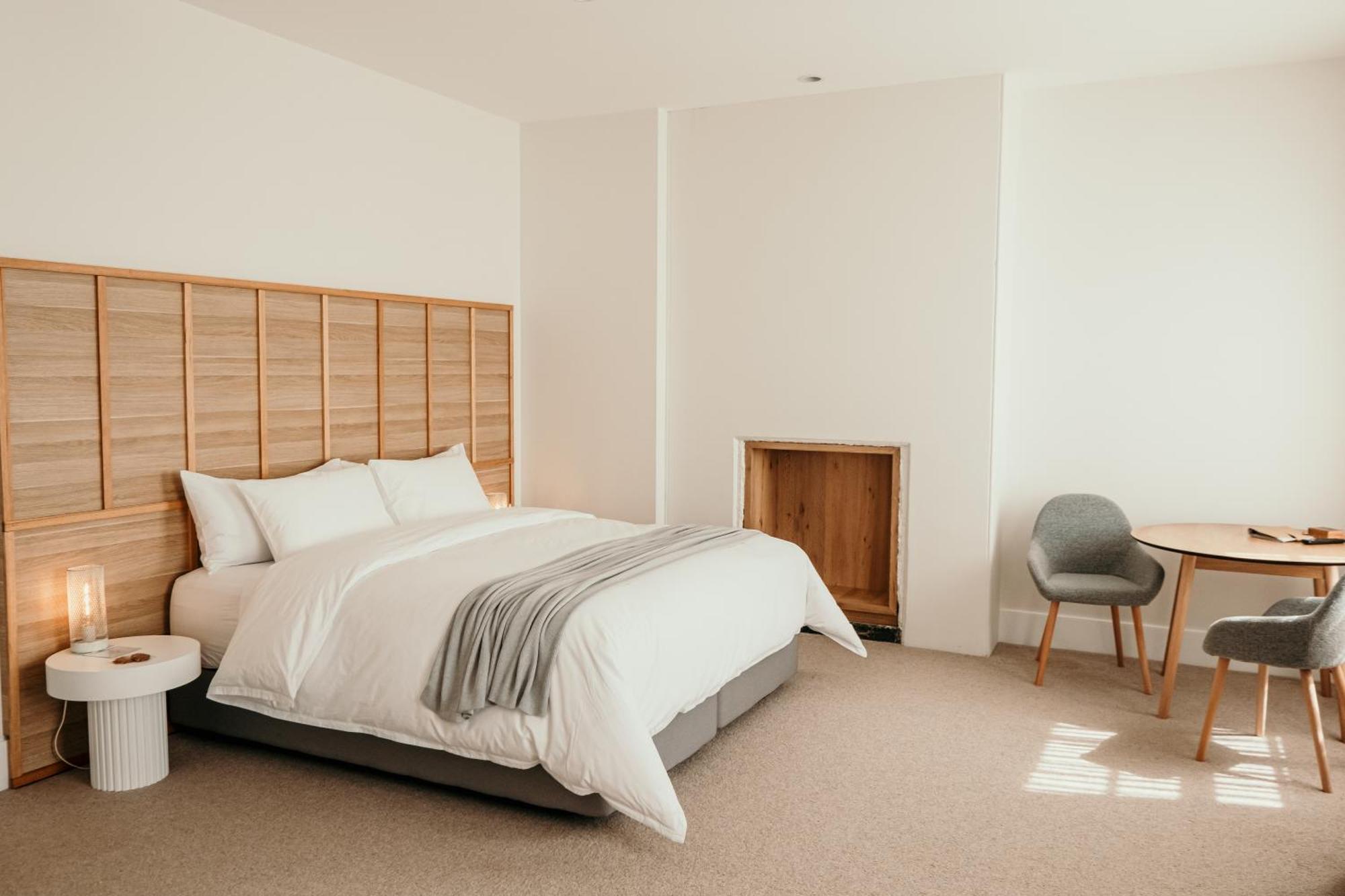 The Oak & Anchor Hotel Port Fairy Exterior photo A bedroom