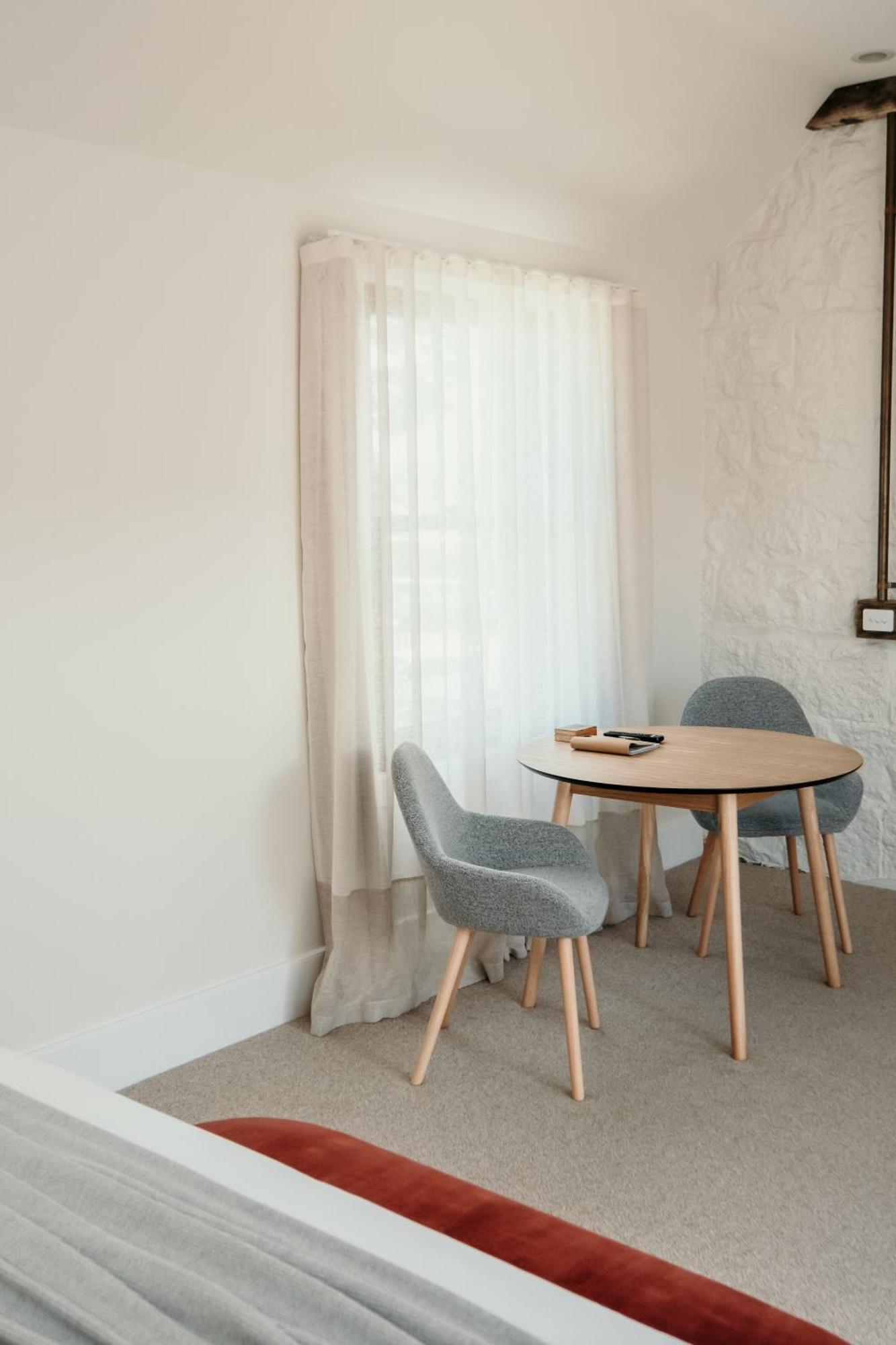 The Oak & Anchor Hotel Port Fairy Exterior photo A curtain