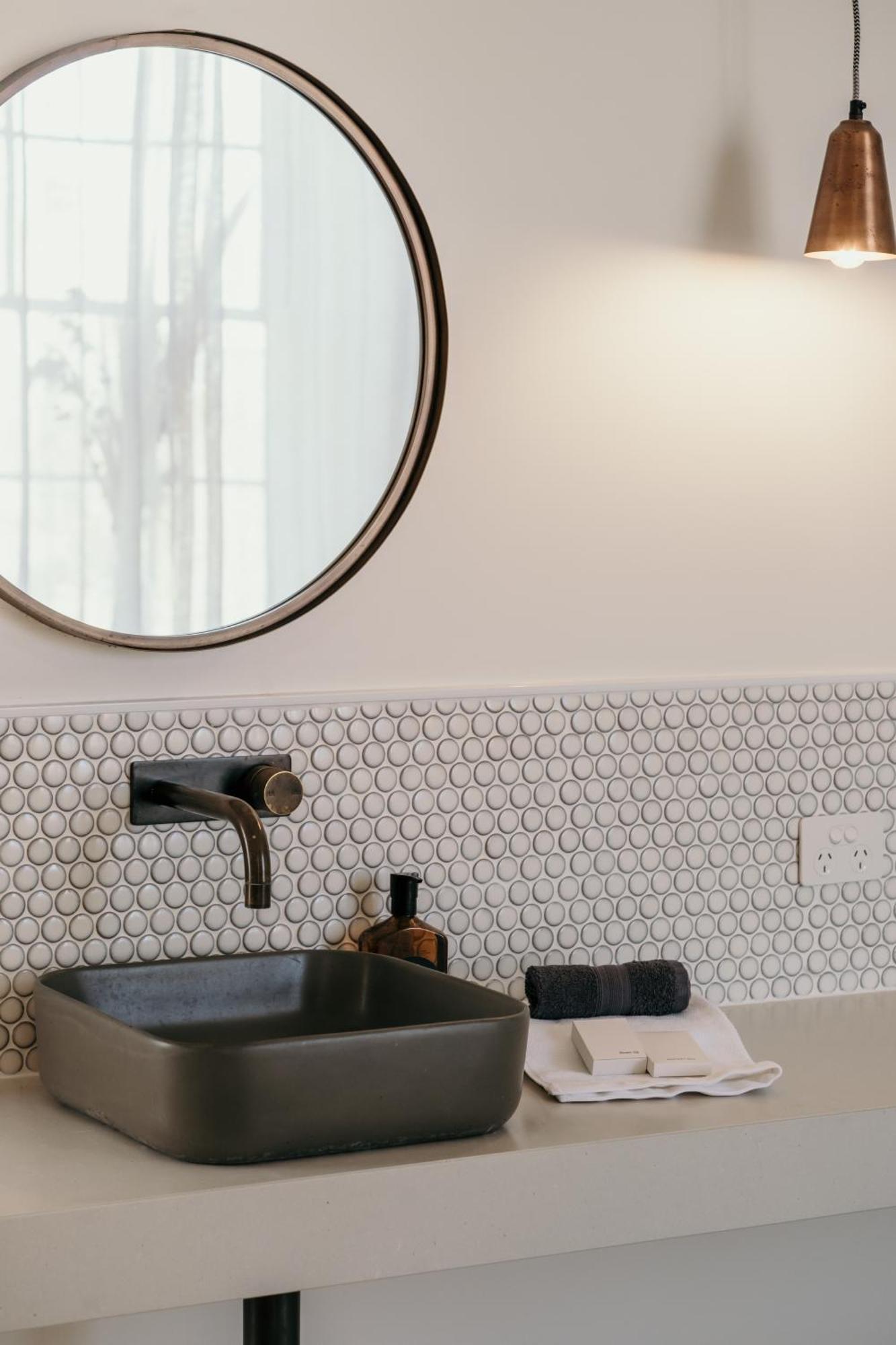 The Oak & Anchor Hotel Port Fairy Exterior photo A bathroom with penny round tiles
