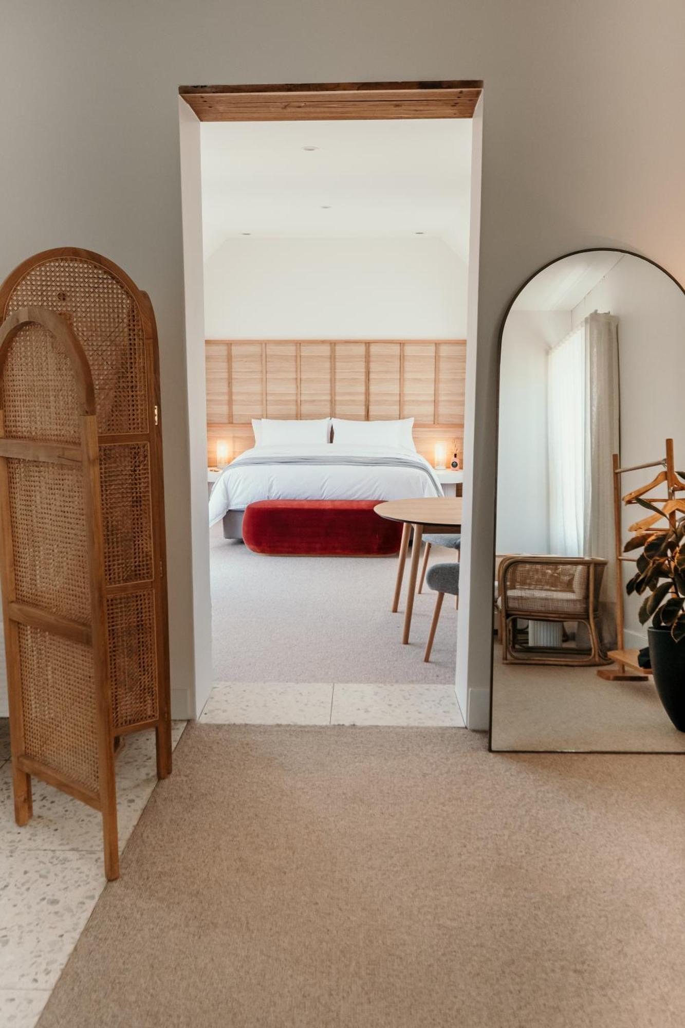 The Oak & Anchor Hotel Port Fairy Exterior photo A bedroom at the hotel