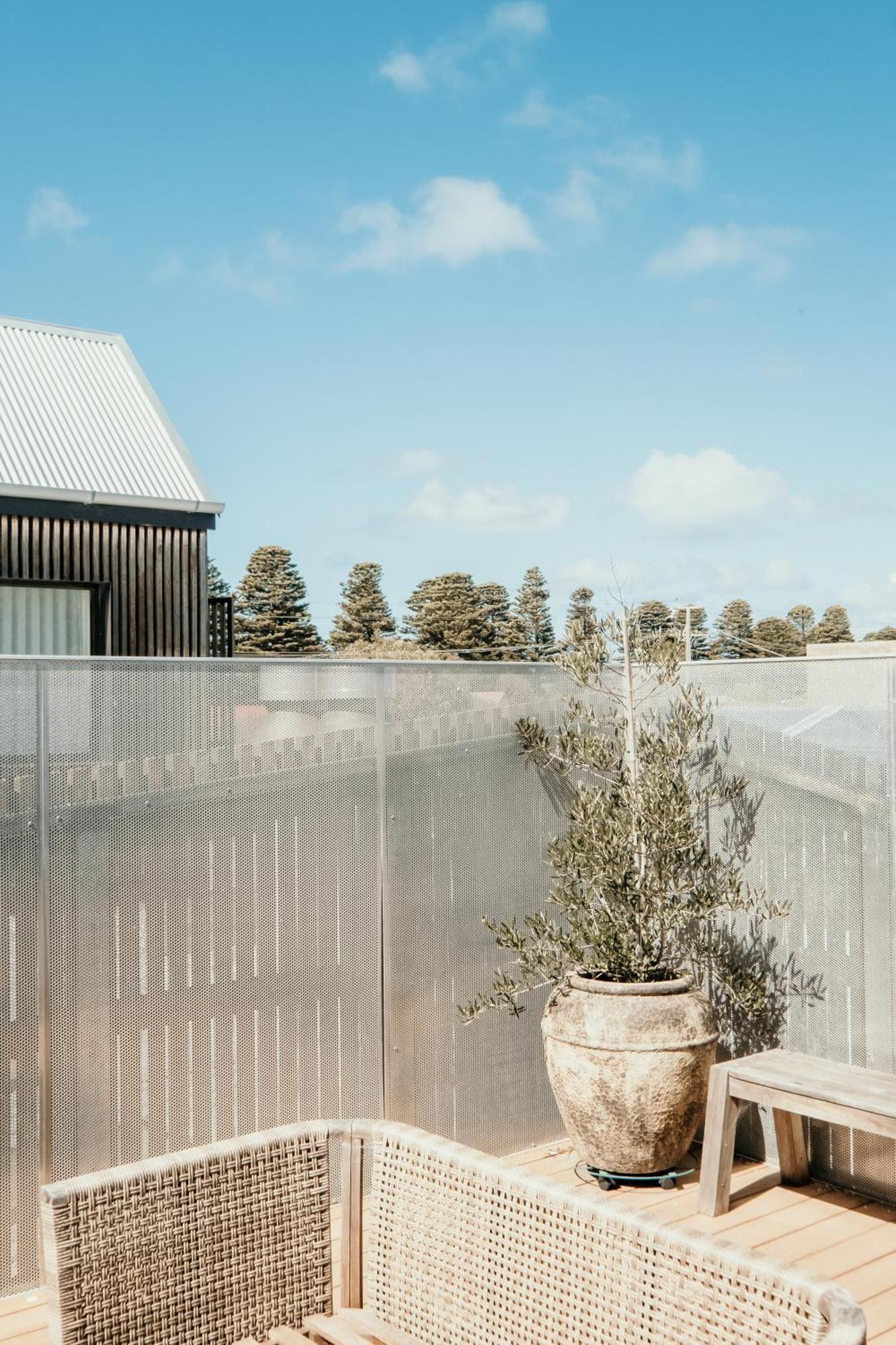 The Oak & Anchor Hotel Port Fairy Exterior photo The roof terrace